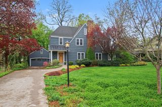 588 Central Avenue, Holland City, MI 49423