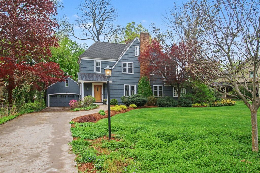 588 Central Avenue, Holland City, MI 49423