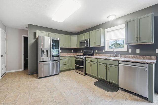 15607 Grassy Willow Drive, Huntertown, IN 46748