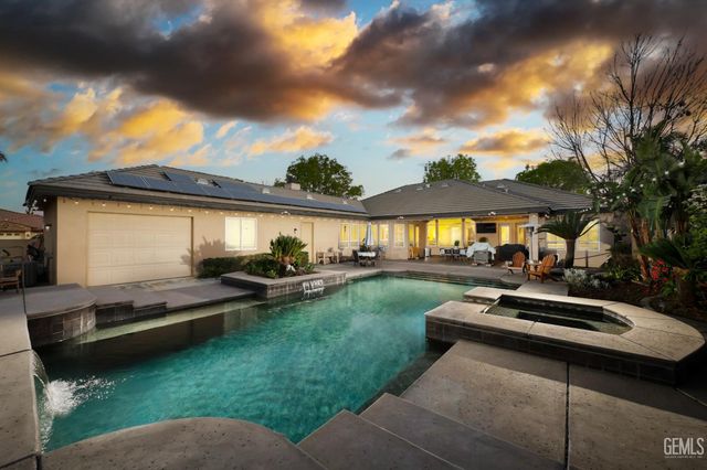 12700 Thronwood Drive, Bakersfield, CA 93311