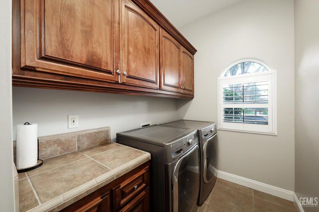 12700 Thronwood Drive, Bakersfield, CA 93311