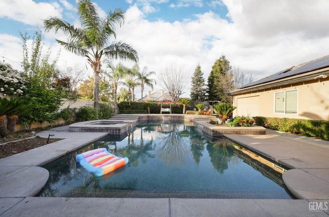 12700 Thronwood Drive, Bakersfield, CA 93311