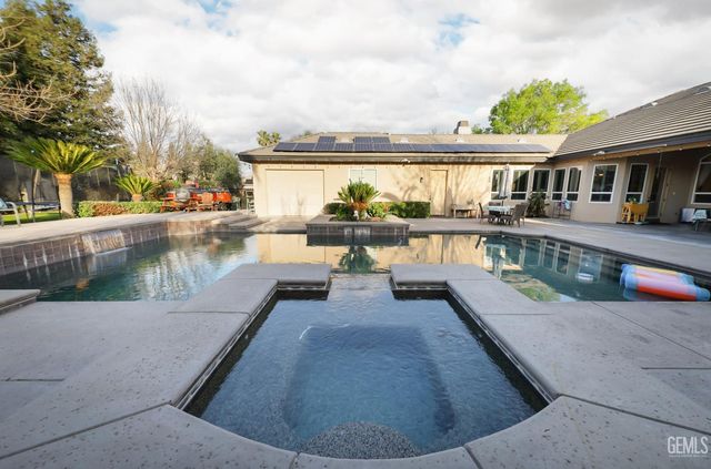 12700 Thronwood Drive, Bakersfield, CA 93311