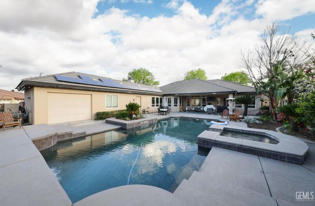 12700 Thronwood Drive, Bakersfield, CA 93311