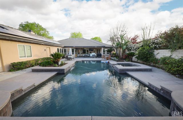 12700 Thronwood Drive, Bakersfield, CA 93311