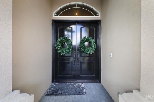 12700 Thronwood Drive, Bakersfield, CA 93311