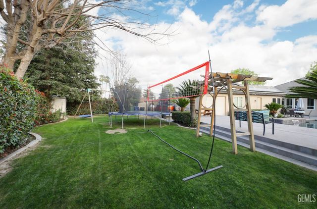 12700 Thronwood Drive, Bakersfield, CA 93311