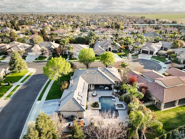 12700 Thronwood Drive, Bakersfield, CA 93311