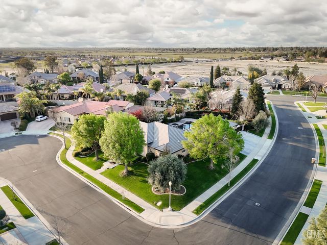 12700 Thronwood Drive, Bakersfield, CA 93311