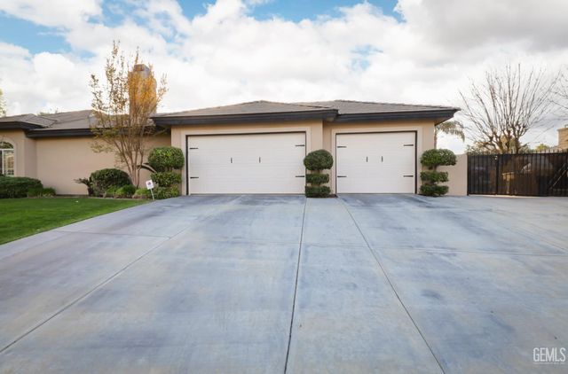 12700 Thronwood Drive, Bakersfield, CA 93311