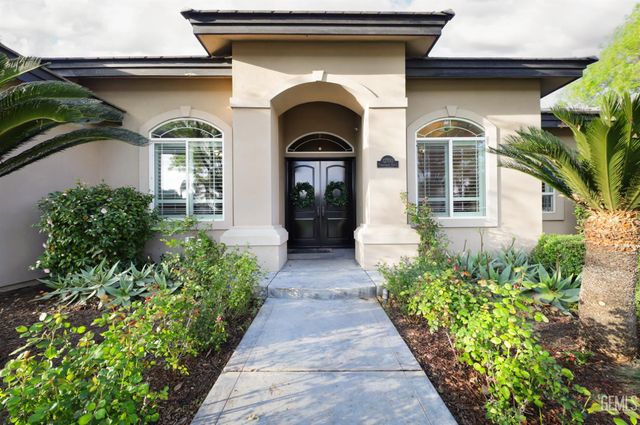 12700 Thronwood Drive, Bakersfield, CA 93311