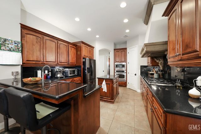 12700 Thronwood Drive, Bakersfield, CA 93311