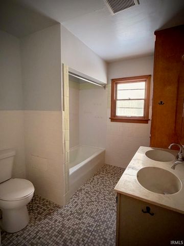 1541 Strong Avenue, Elkhart, IN 46514