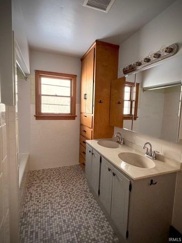 1541 Strong Avenue, Elkhart, IN 46514