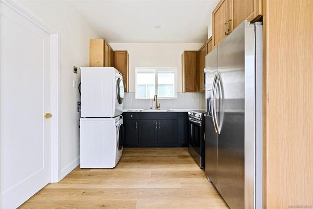 1953 Emerald St, San Diego, CA 92109