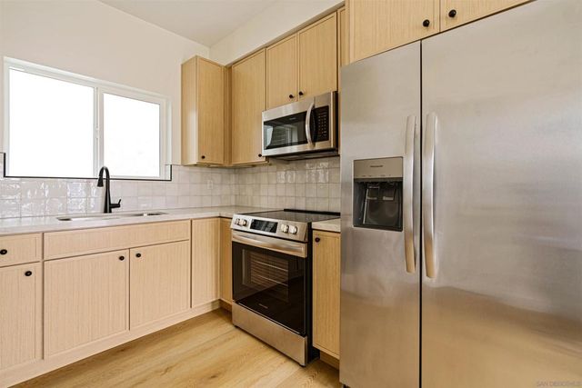 1953 Emerald St, San Diego, CA 92109