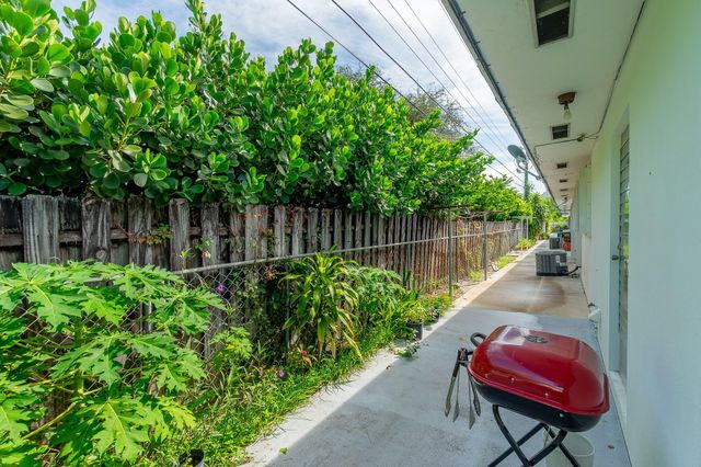728 RIDGE Road 30, Lantana, FL 33462