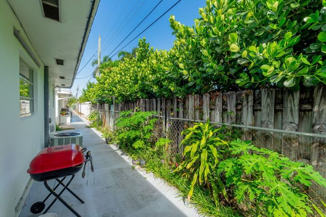 728 RIDGE Road 30, Lantana, FL 33462