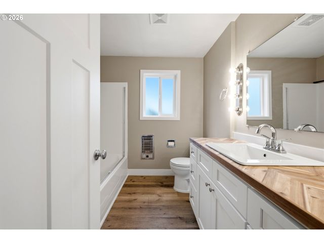 4710 12TH Ave, Keizer, OR 97303