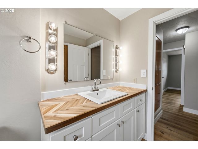 4710 12TH Ave, Keizer, OR 97303
