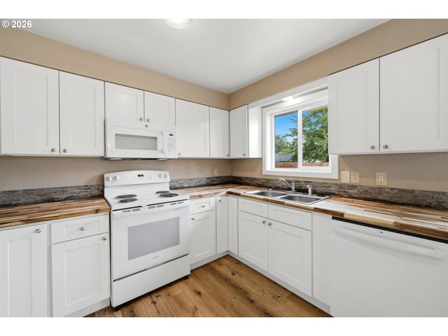 4710 12TH Ave, Keizer, OR 97303