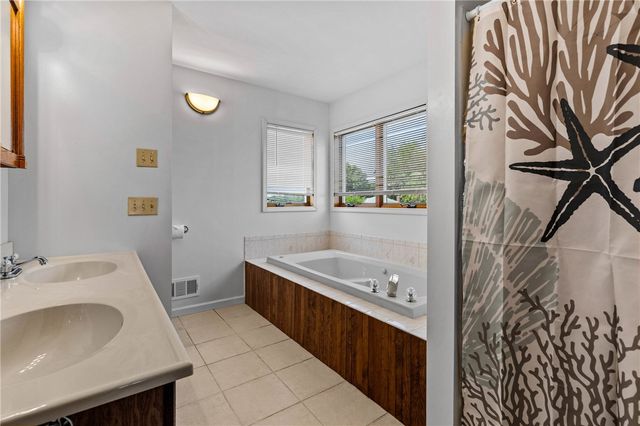 1792 Edgemere Drive, Greece, NY 14612