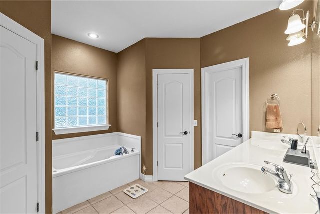 28 Harborough Drive, Bella Vista, AR 72714