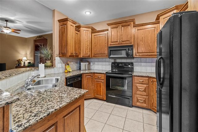 28 Harborough Drive, Bella Vista, AR 72714