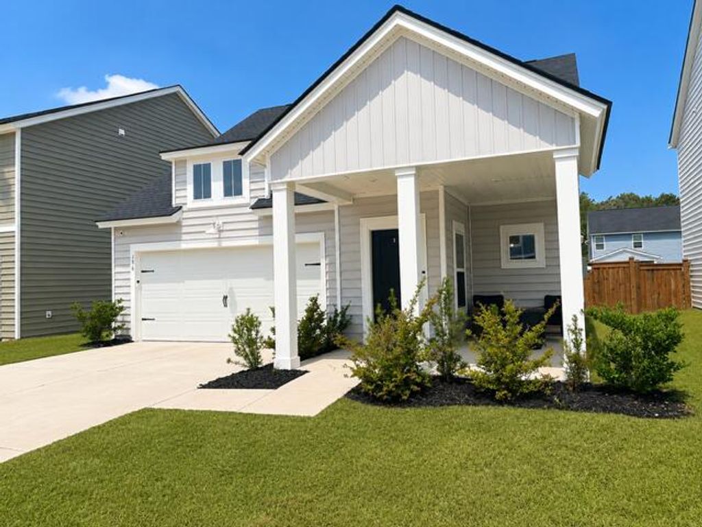 Image 2 of property listing at 136 Post Mill Drive, Summerville, SC 29485