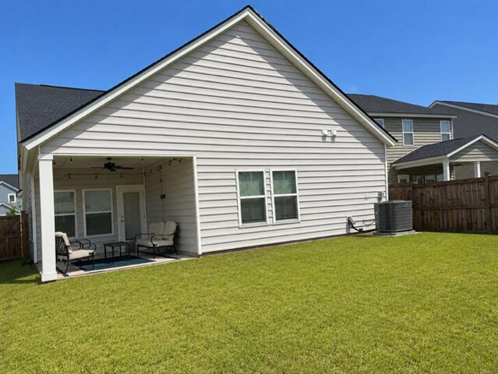 Image 4 of property listing at 136 Post Mill Drive, Summerville, SC 29485