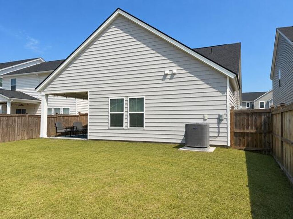 Image 5 of property listing at 136 Post Mill Drive, Summerville, SC 29485