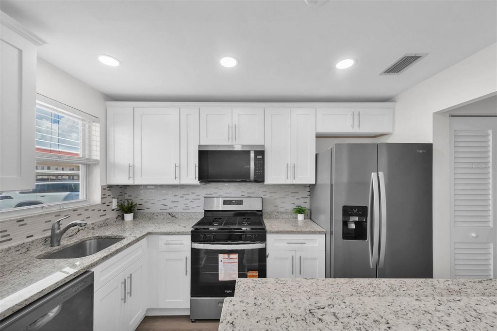 Image 2 of property listing at 3018 59TH STREET S 111, Gulfport, FL 33707