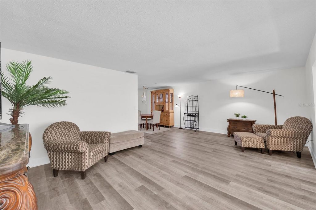 Image 11 of property listing at 3018 59TH STREET S 111, Gulfport, FL 33707
