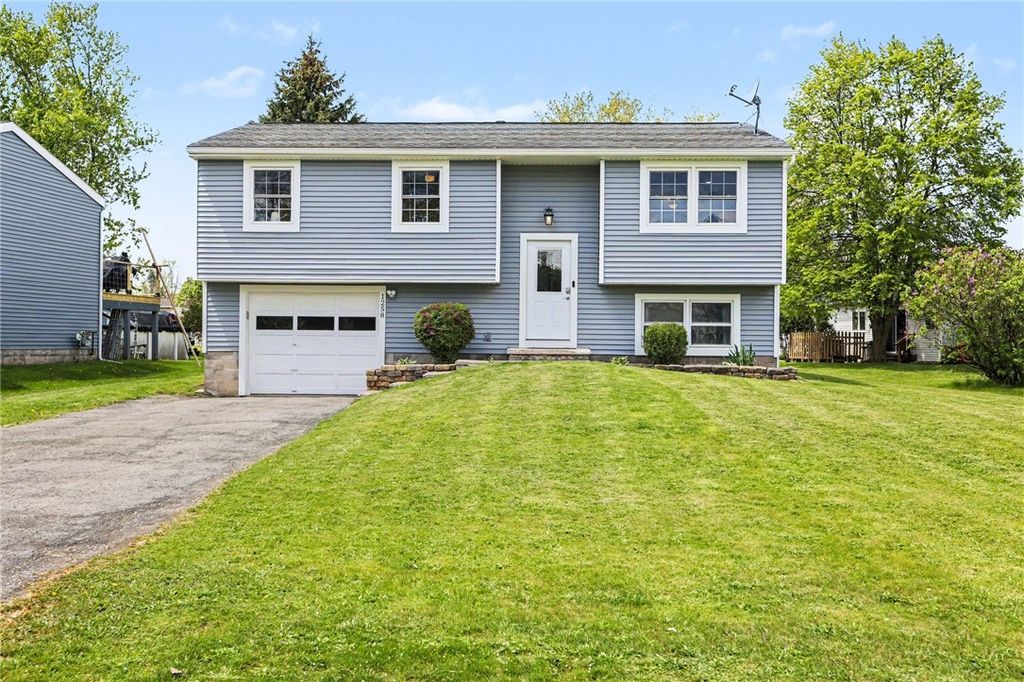 1258 Glen Carlyn Drive, Farmington, NY 14425