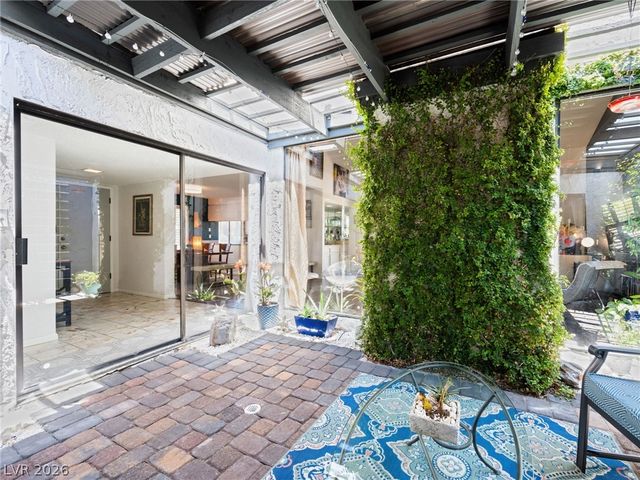 2828 San Lago Court, Las Vegas, NV 89121