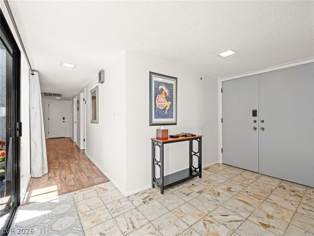 2828 San Lago Court, Las Vegas, NV 89121