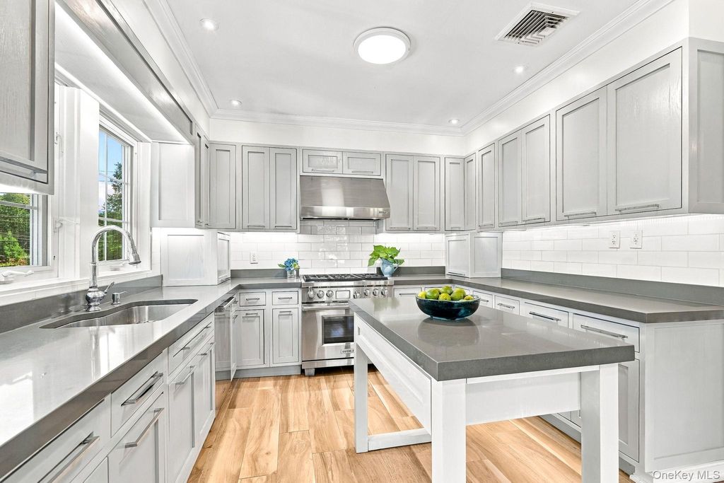 1239 Post Road, Scarsdale, NY 10583 — photo 4