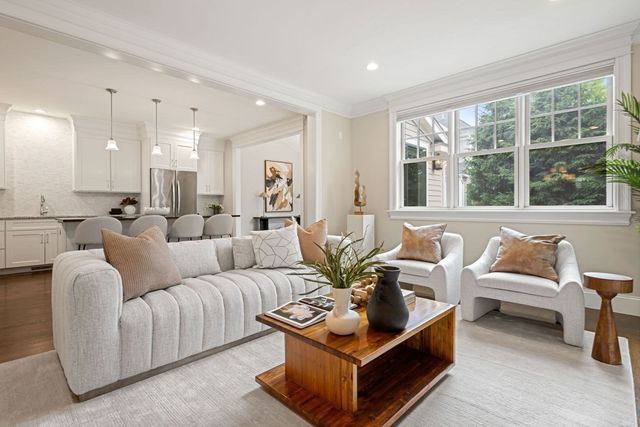 11 Lillian Way 11, Wayland, MA 01778