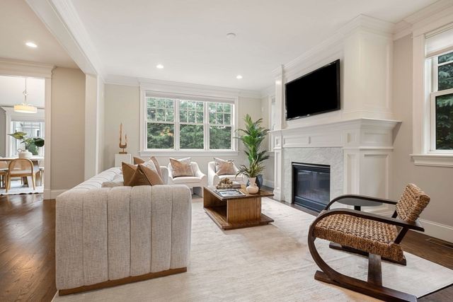 11 Lillian Way 11, Wayland, MA 01778