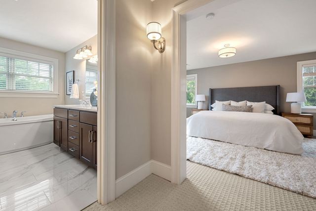 11 Lillian Way 11, Wayland, MA 01778
