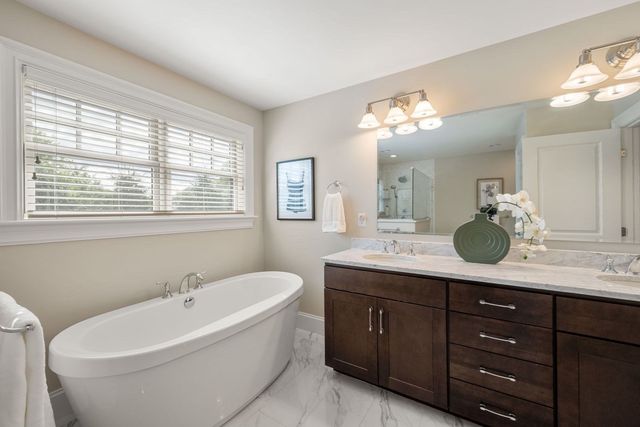 11 Lillian Way 11, Wayland, MA 01778