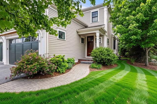 11 Lillian Way 11, Wayland, MA 01778