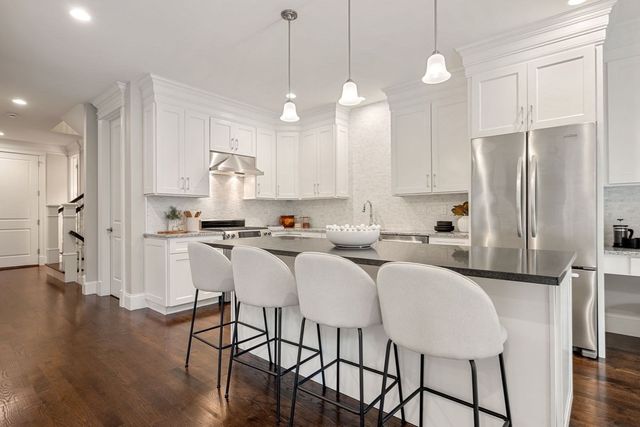 11 Lillian Way 11, Wayland, MA 01778
