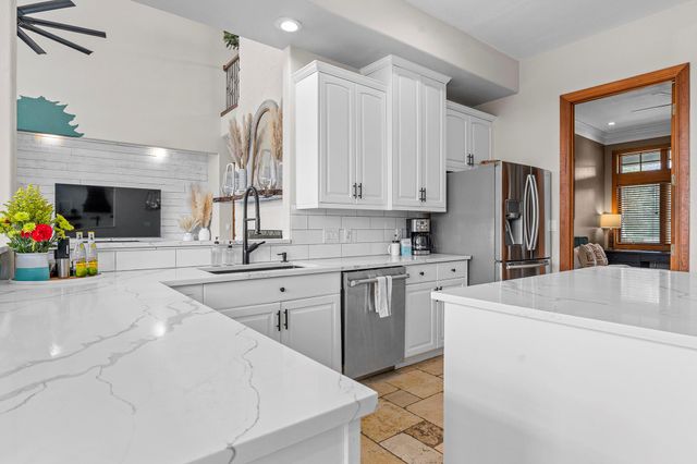 10512 Lake Park DR, Dripping Springs, TX 78620