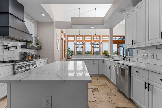 10512 Lake Park DR, Dripping Springs, TX 78620