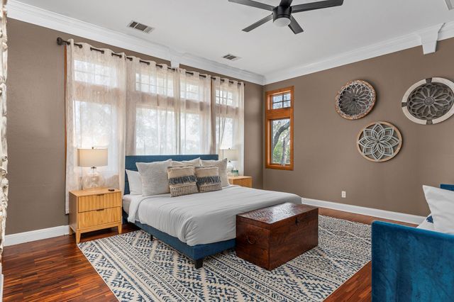 10512 Lake Park DR, Dripping Springs, TX 78620