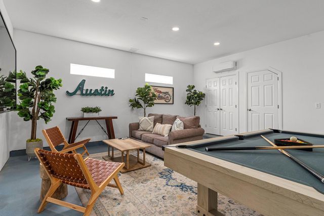 10512 Lake Park DR, Dripping Springs, TX 78620