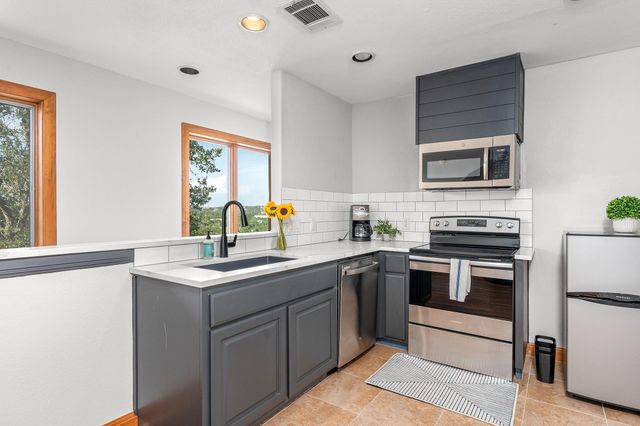 10512 Lake Park DR, Dripping Springs, TX 78620