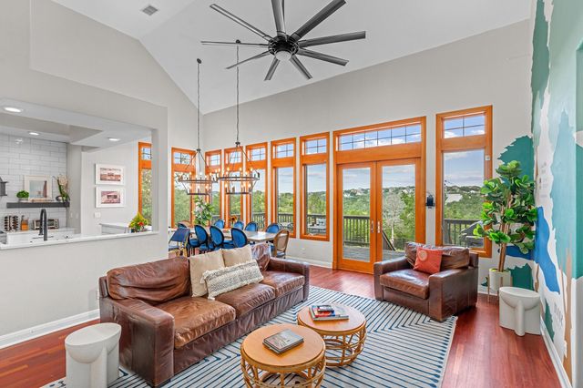 10512 Lake Park DR, Dripping Springs, TX 78620