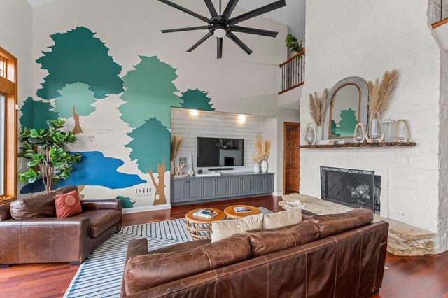 10512 Lake Park DR, Dripping Springs, TX 78620
